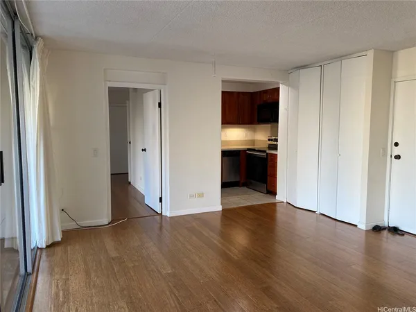$2,500 | 430 Keoniana Street, Unit 912, Honolulu, HI 96815