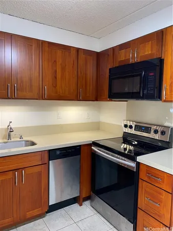 $2,500 | 430 Keoniana Street, Unit 912, Honolulu, HI 96815
