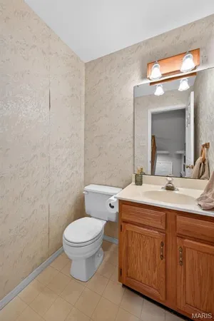 $244,900 | 1503 Whispering Creek Drive, Ballwin, MO 63021