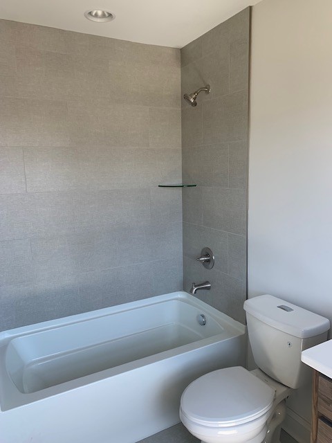 326 West Main Street, Unit 1 Lebanon, TN 37087 - Photo 37 of 63 a bathroom with a toilet and a bath tub