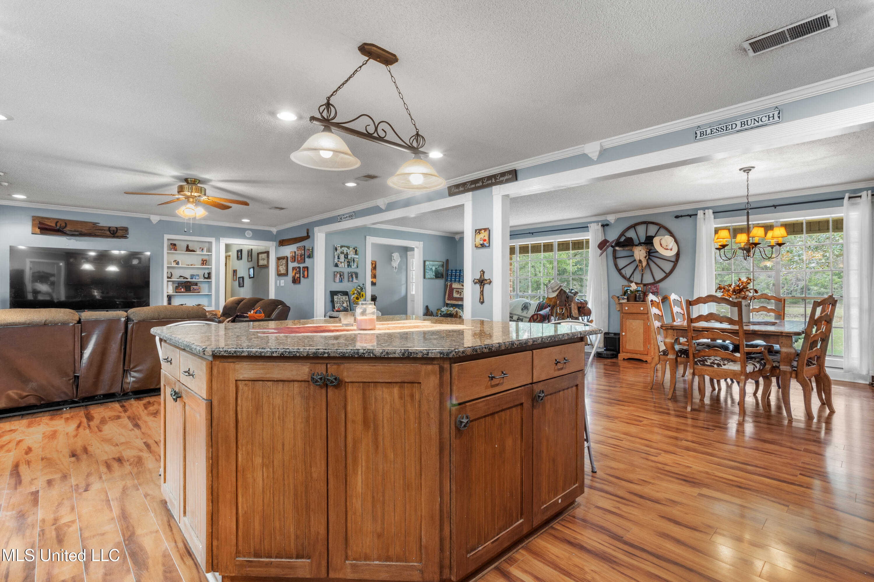 9021 Hollow Brook Road Moss Point, MS 39562 - Photo 14 of 47 016 (1)