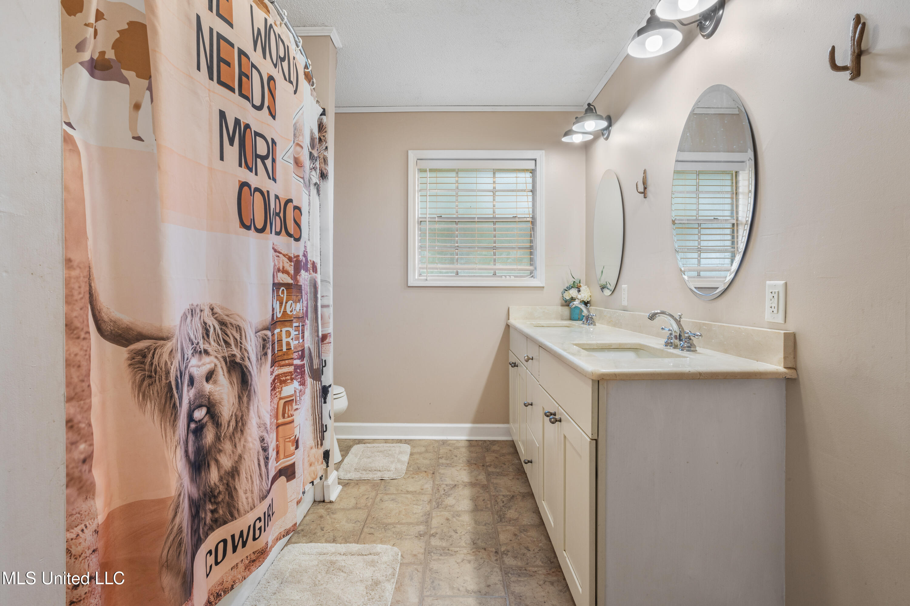 9021 Hollow Brook Road Moss Point, MS 39562 - Photo 24 of 47 028