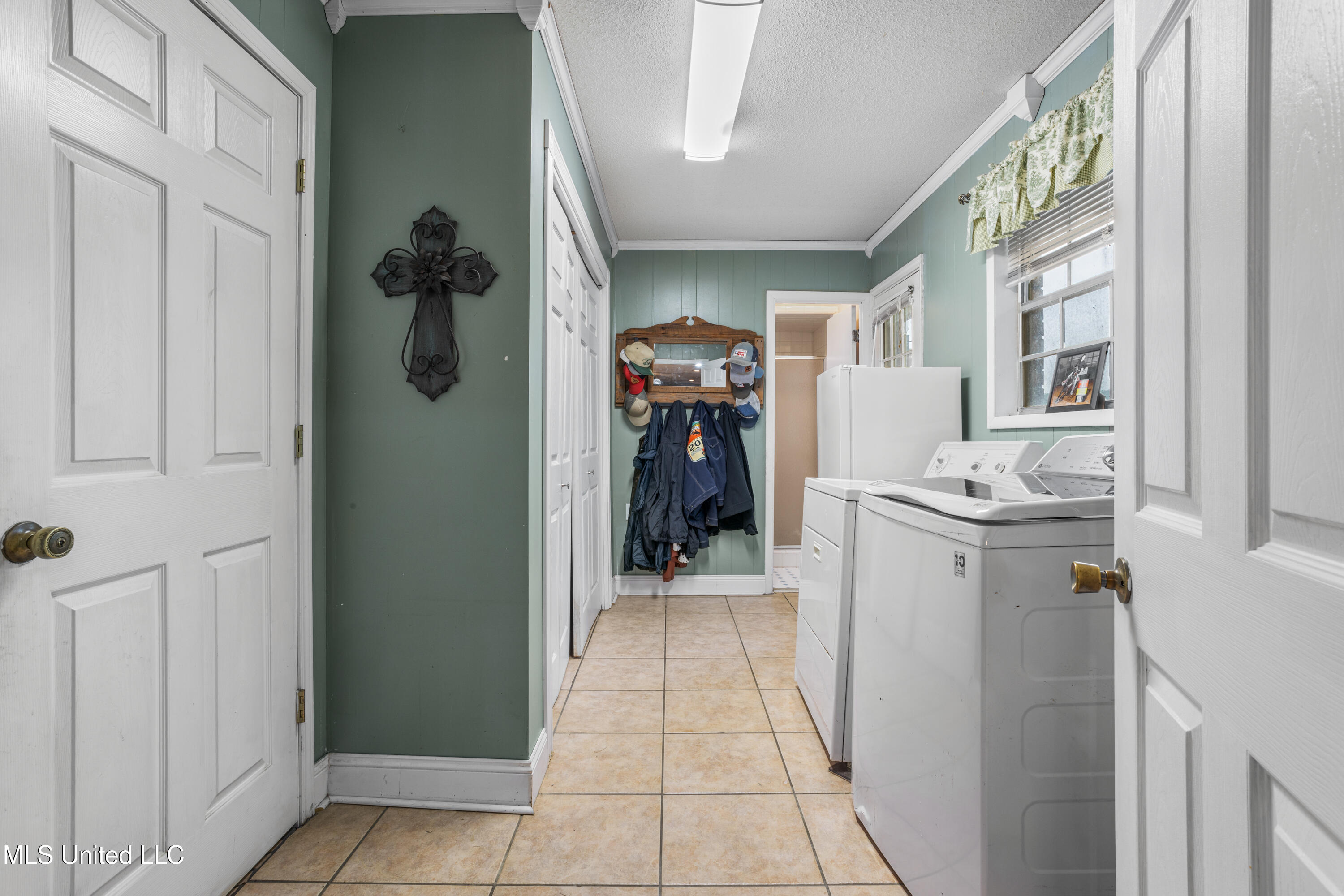 9021 Hollow Brook Road Moss Point, MS 39562 - Photo 26 of 47 030