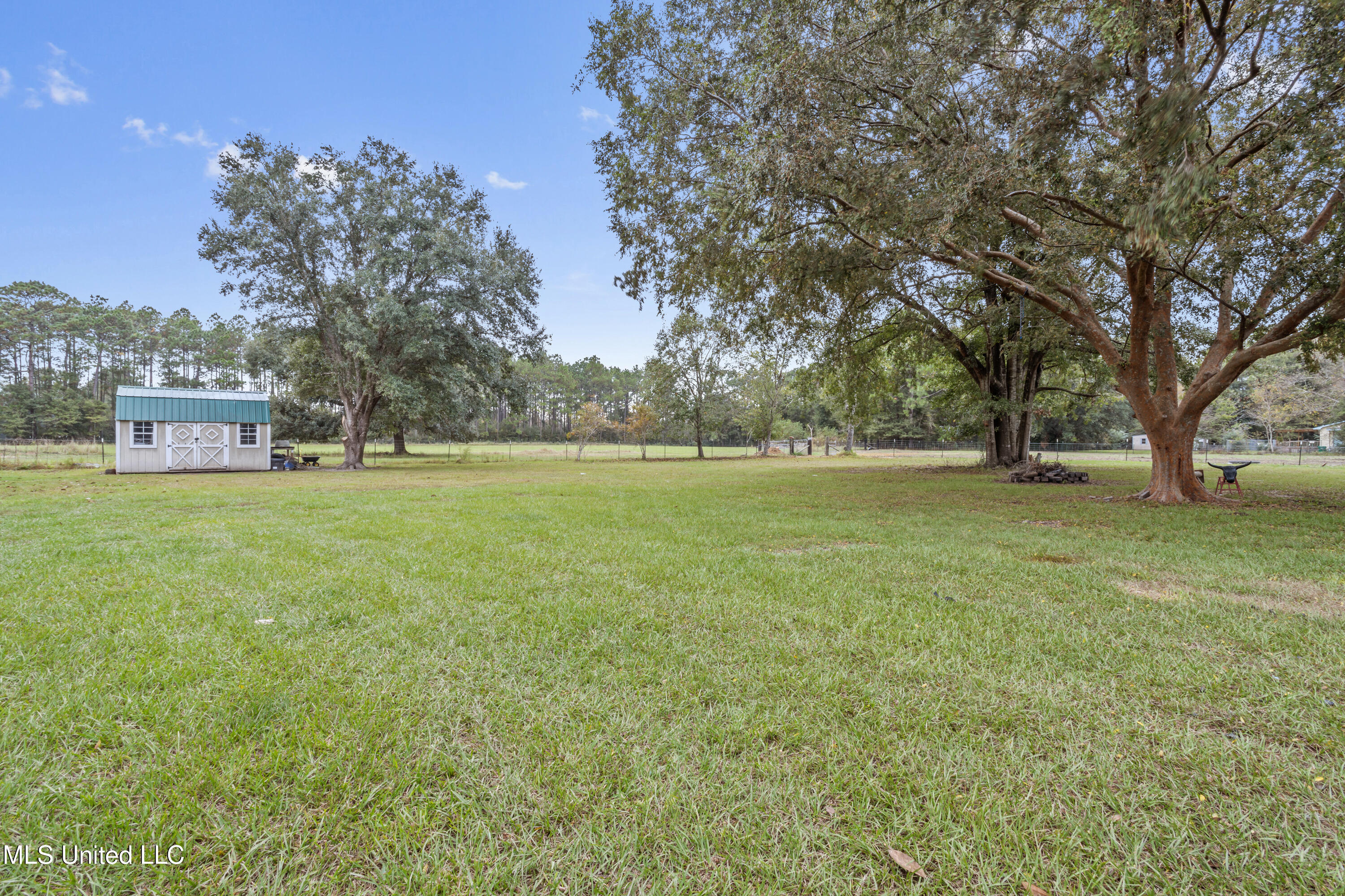 9021 Hollow Brook Road Moss Point, MS 39562 - Photo 34 of 47 034