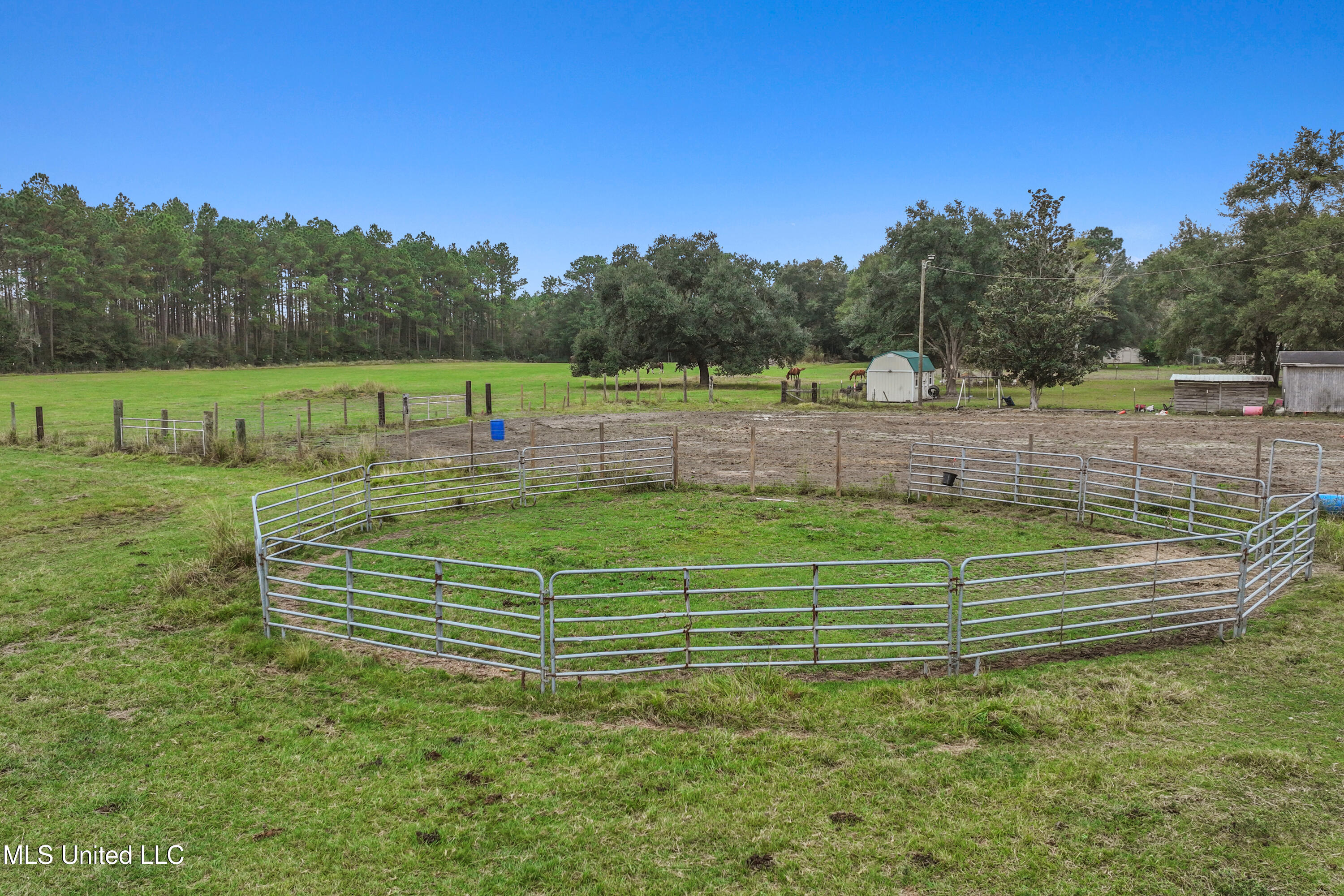 9021 Hollow Brook Road Moss Point, MS 39562 - Photo 38 of 47 038