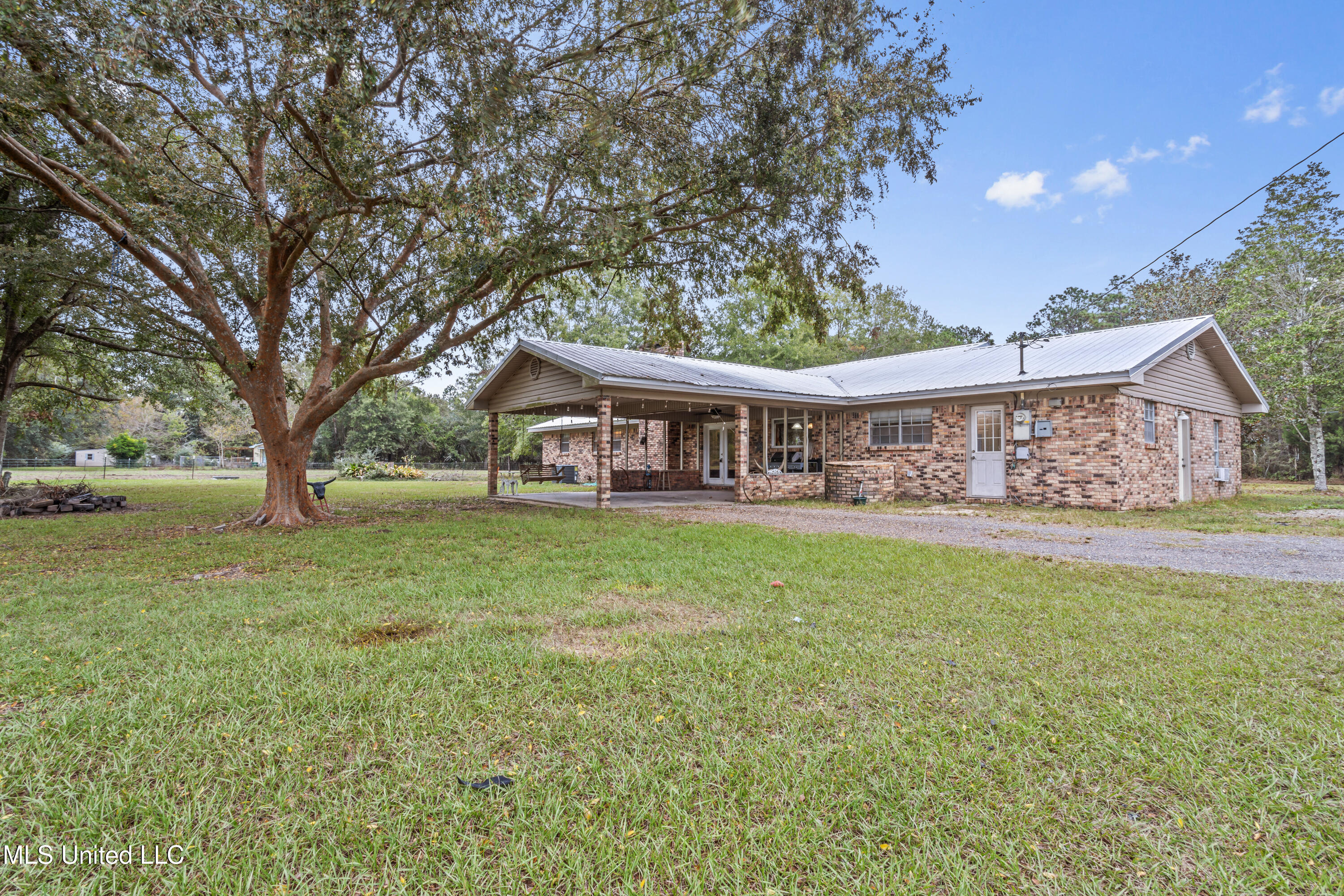 9021 Hollow Brook Road Moss Point, MS 39562 - Photo 4 of 47 032