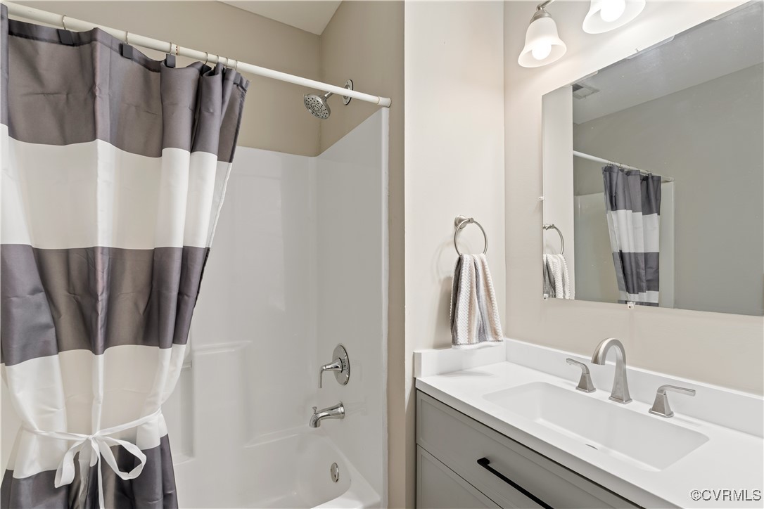3605 Dupuy Road Petersburg, VA 23803 - Photo 11 of 31 Full bath featuring vanity and shower / bath combo