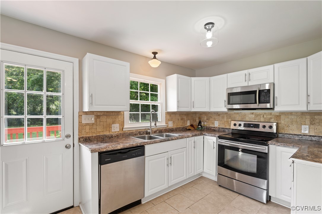 3605 Dupuy Road Petersburg, VA 23803 - Photo 5 of 31 Kitchen featuring appliances with stainless steel