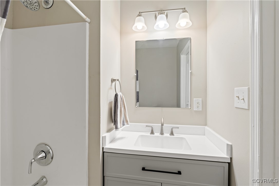 3605 Dupuy Road Petersburg, VA 23803 - Photo 10 of 31 Bathroom with vanity and shower / bath combination