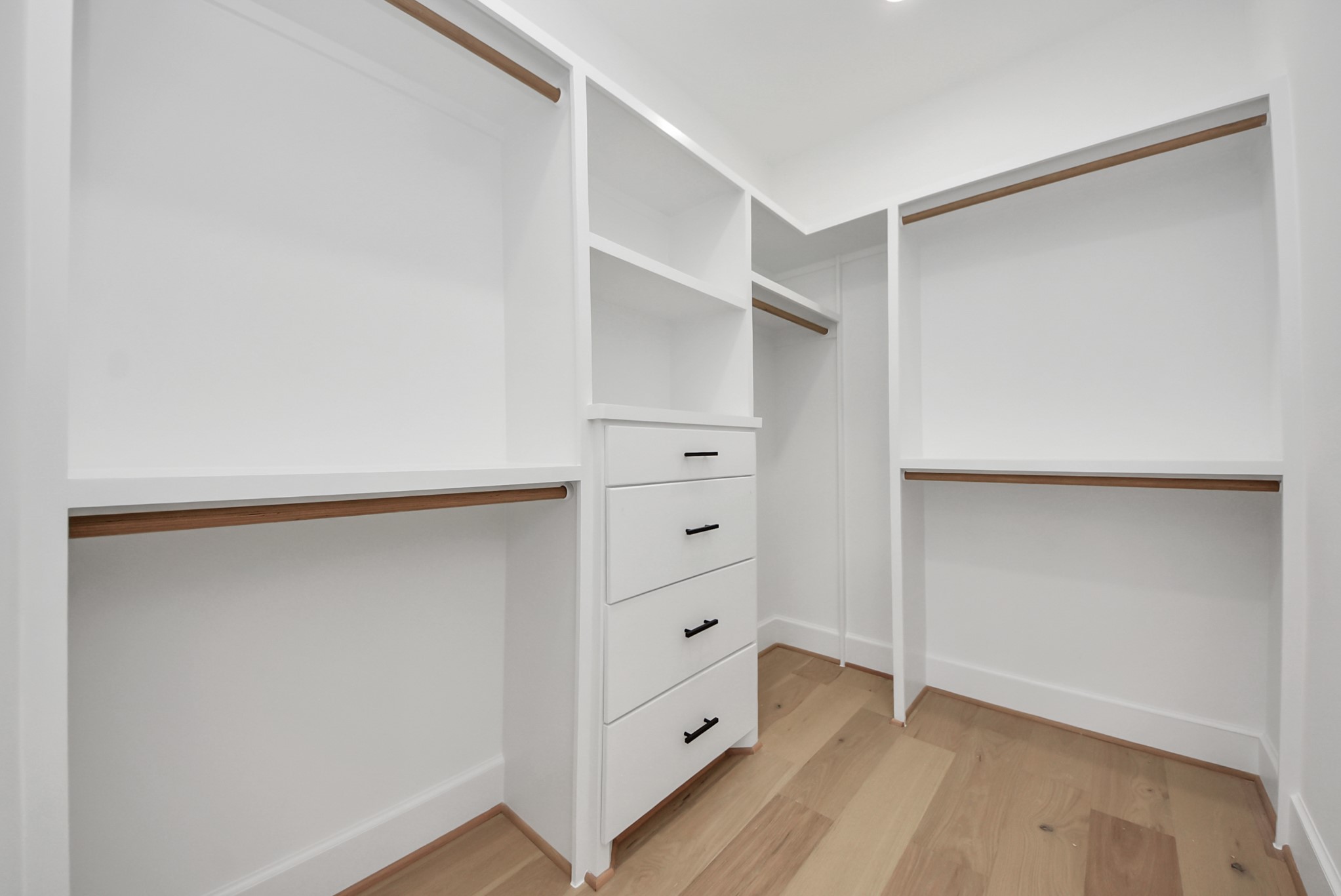 927 Fisher Street, Unit A Houston, TX 77018 - Photo 26 of 47 a view of an empty walk in closet