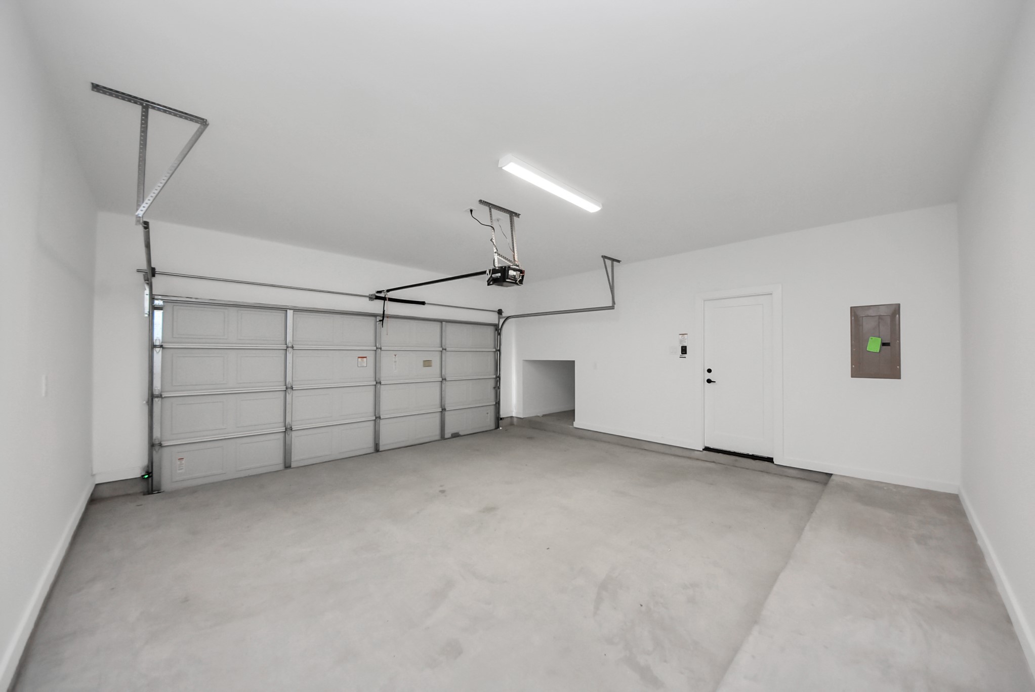 927 Fisher Street, Unit A Houston, TX 77018 - Photo 39 of 47 a view of a garage