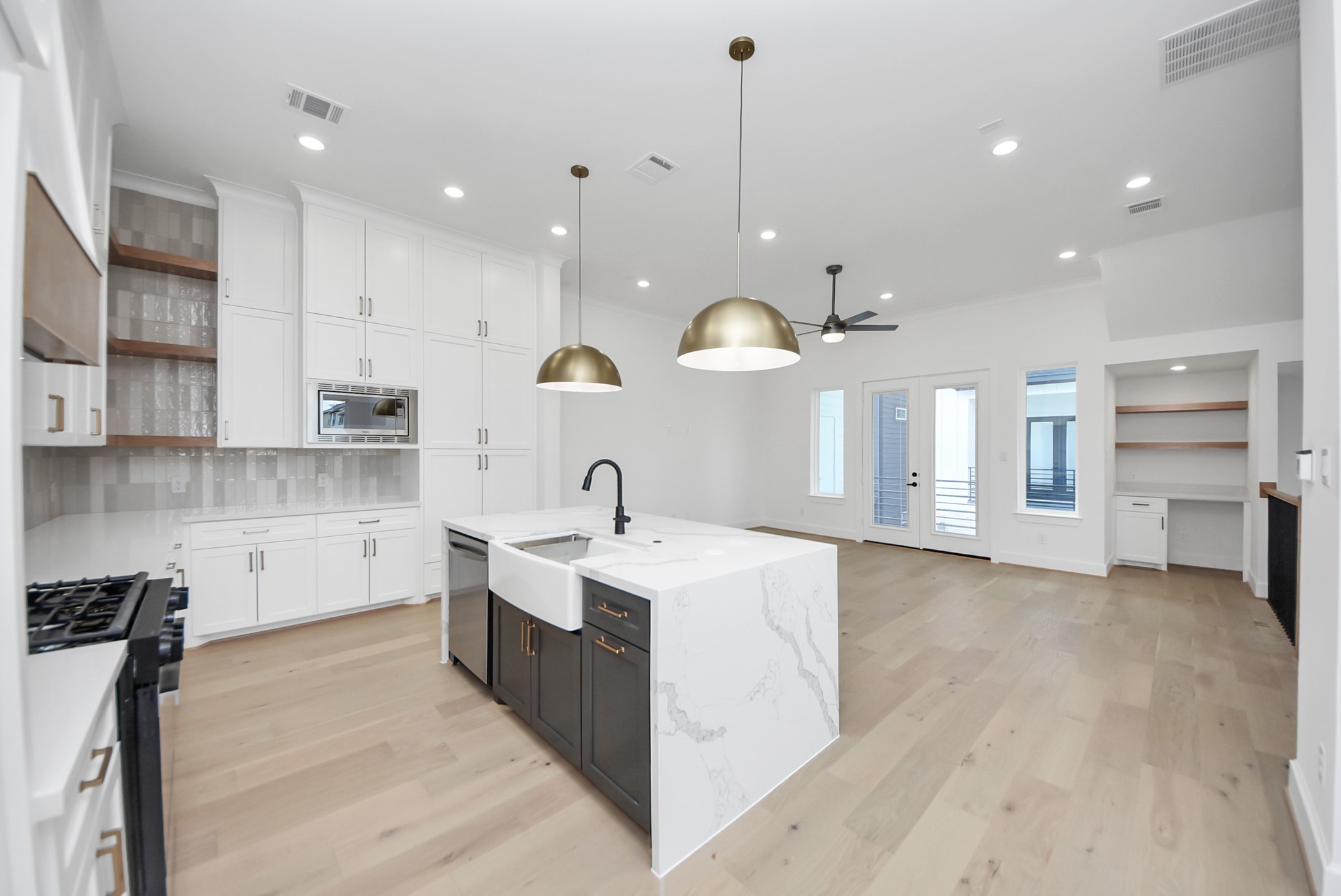927 Fisher Street, Unit A Houston, TX 77018 - Photo 7 of 47 a large kitchen with kitchen island a sink stainless steel appliances and cabinets