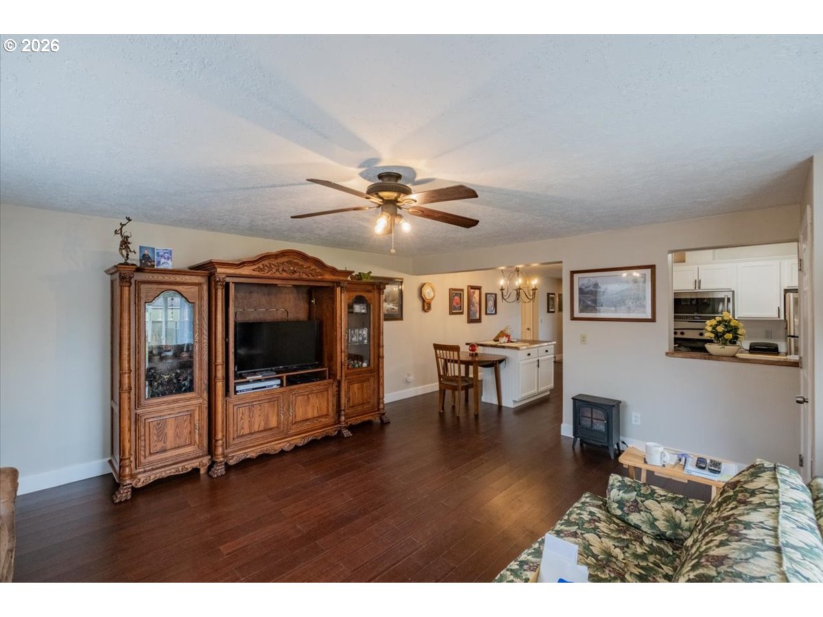 2990 Harding Court Sweet Home, OR 97386 - Photo 11 of 37