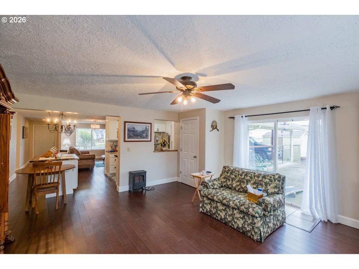 2990 Harding Court Sweet Home, OR 97386 - Photo 13 of 37