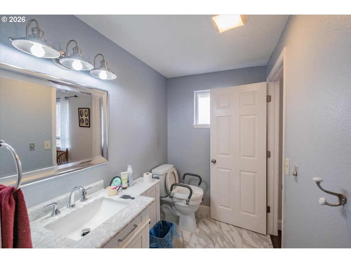 2990 Harding Court Sweet Home, OR 97386 - Photo 17 of 37