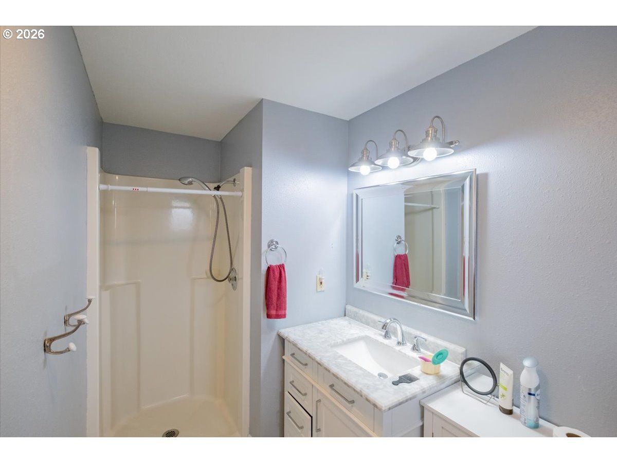 2990 Harding Court Sweet Home, OR 97386 - Photo 18 of 37