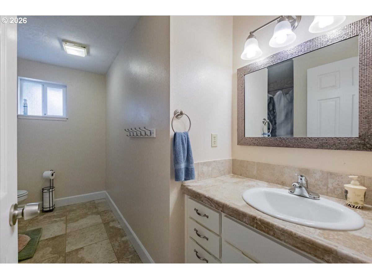 2990 Harding Court Sweet Home, OR 97386 - Photo 21 of 37