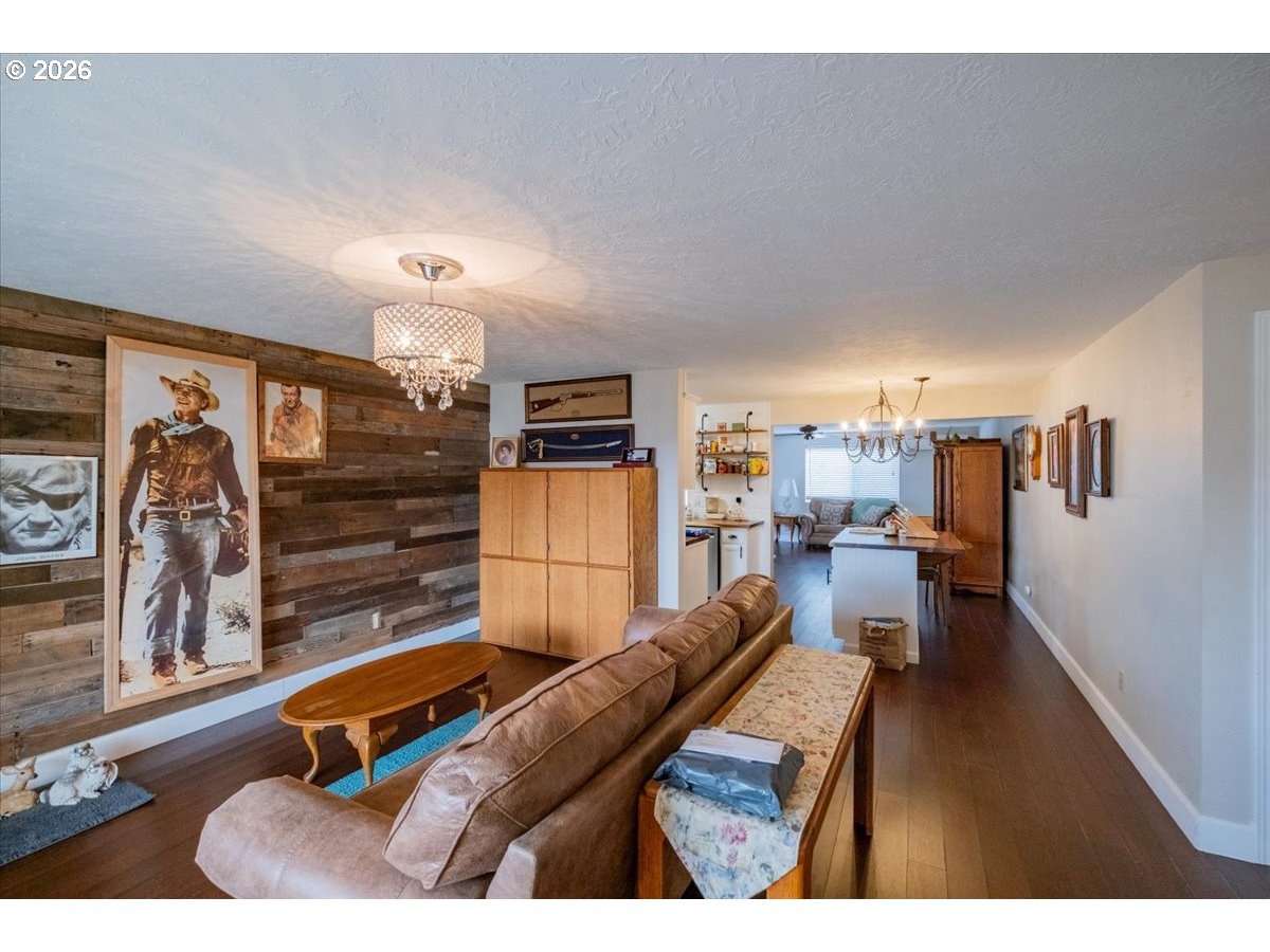 2990 Harding Court Sweet Home, OR 97386 - Photo 4 of 37