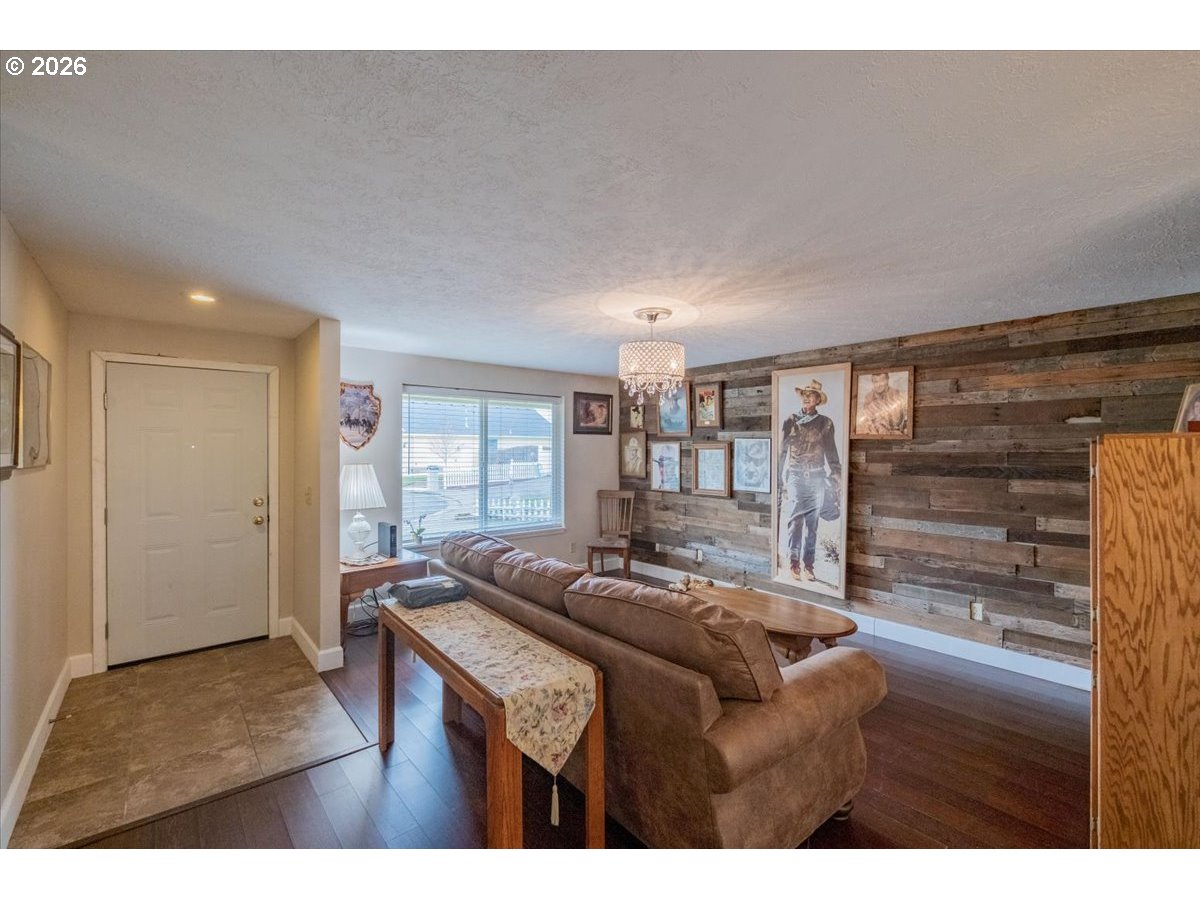 2990 Harding Court Sweet Home, OR 97386 - Photo 5 of 37