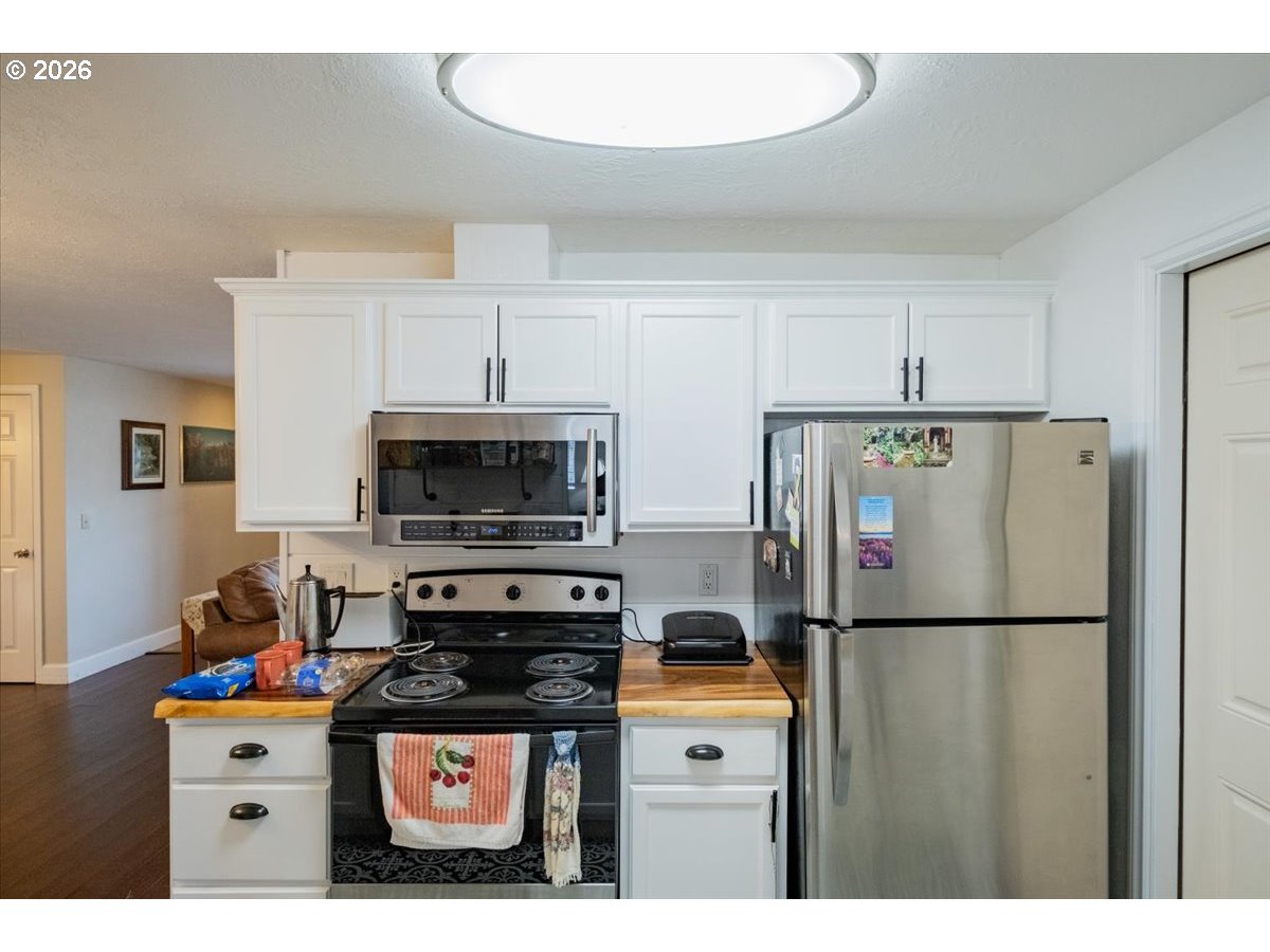 2990 Harding Court Sweet Home, OR 97386 - Photo 9 of 37