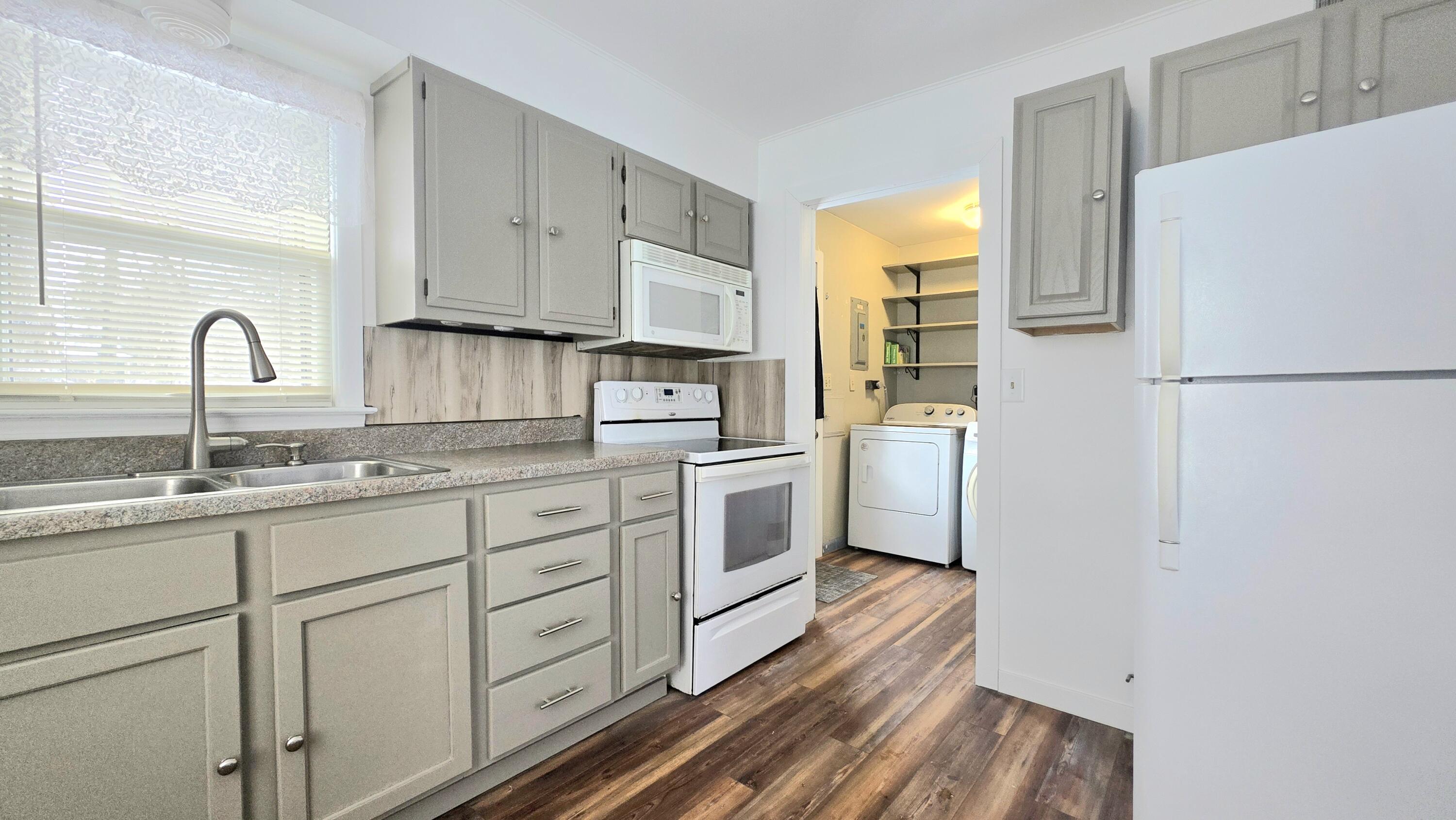 2426 Midday Street Jackson, MI 49203 - Photo 3 of 30 2.4