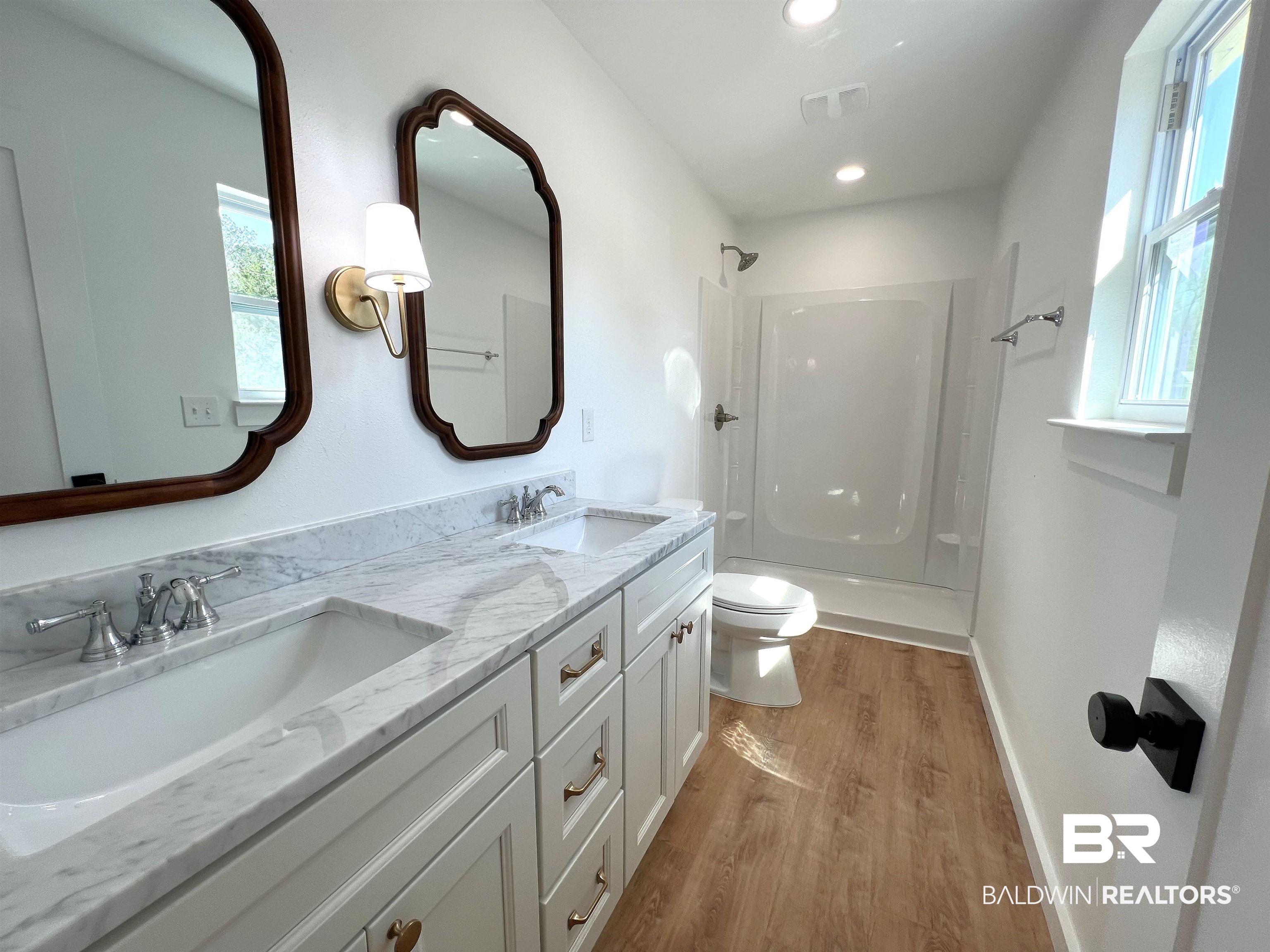 102 Earl Street Brewton, AL 36426 - Photo 6 of 27 Primary Bath
