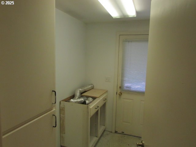 10285 South Rosewood Way Molalla, OR 97038 - Photo 15 of 39 a utility room with dryer and washer