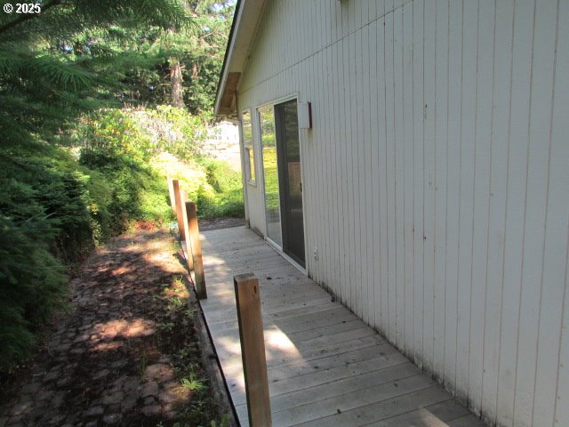10285 South Rosewood Way Molalla, OR 97038 - Photo 5 of 39 a backyard of a house with garden