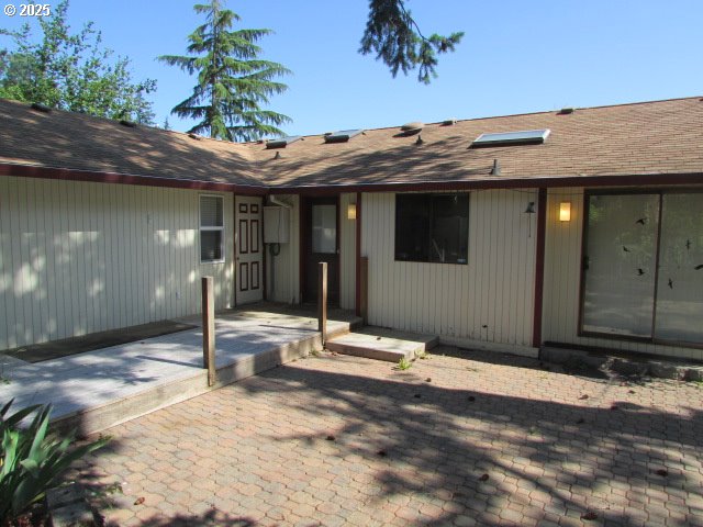 10285 South Rosewood Way Molalla, OR 97038 - Photo 7 of 39 a backyard of a house