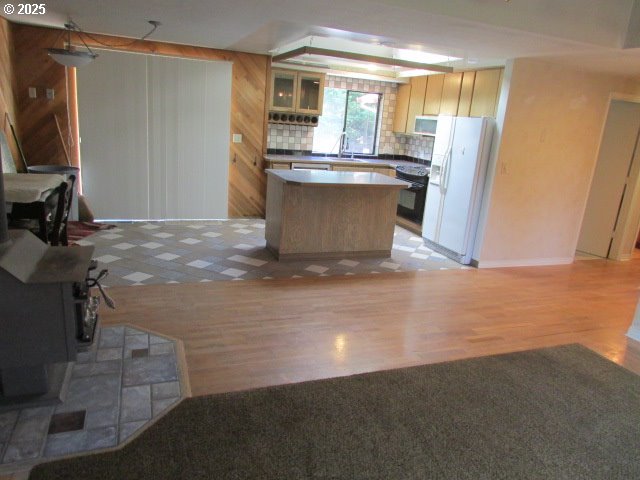 10285 South Rosewood Way Molalla, OR 97038 - Photo 10 of 39 a view of a kitchen with a sink