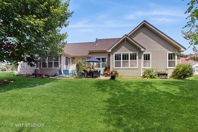 $389,000 | 301 West Eagle Court, Waukegan, IL 60087