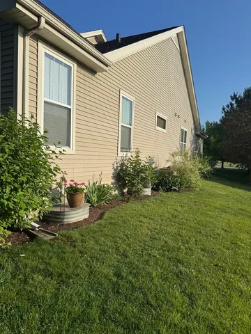 $389,000 | 301 West Eagle Court, Waukegan, IL 60087