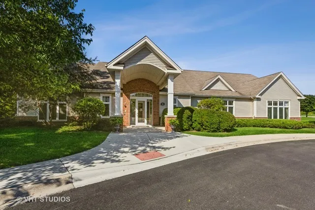 $389,000 | 301 West Eagle Court, Waukegan, IL 60087