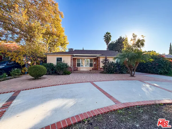 $4,995 | 15424 Camarillo Street, Sherman Oaks, CA 91403
