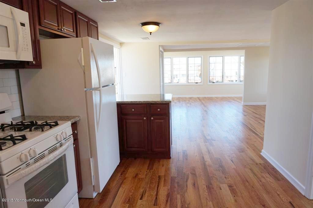 59 Tarpon Road Tuckerton, NJ 08087 - Photo 7 of 15 Kitchen - Living Room