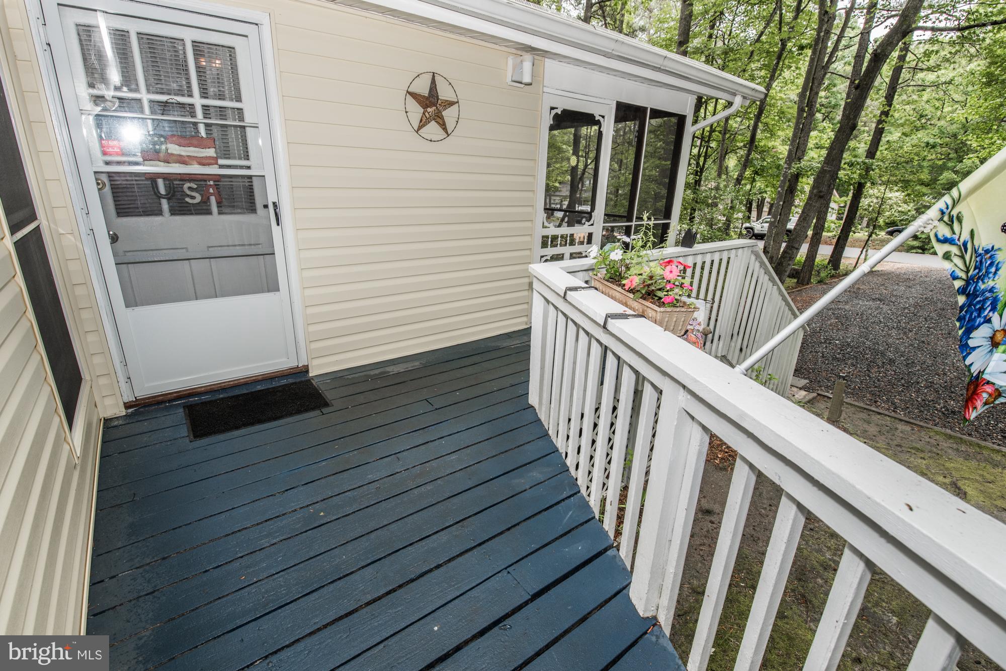 18 Sandyhook Road Ocean Pines, MD 21811 - Photo 4 of 24 Front deck