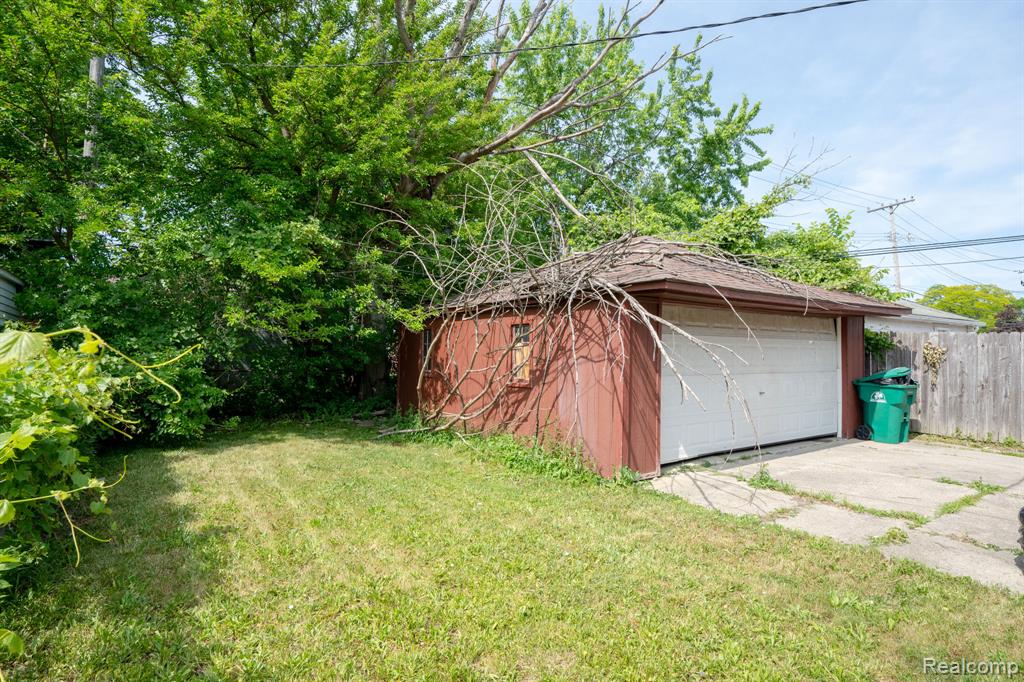 16821 East 8 Mile Road Eastpointe, MI 48021 - Photo 30 of 31
