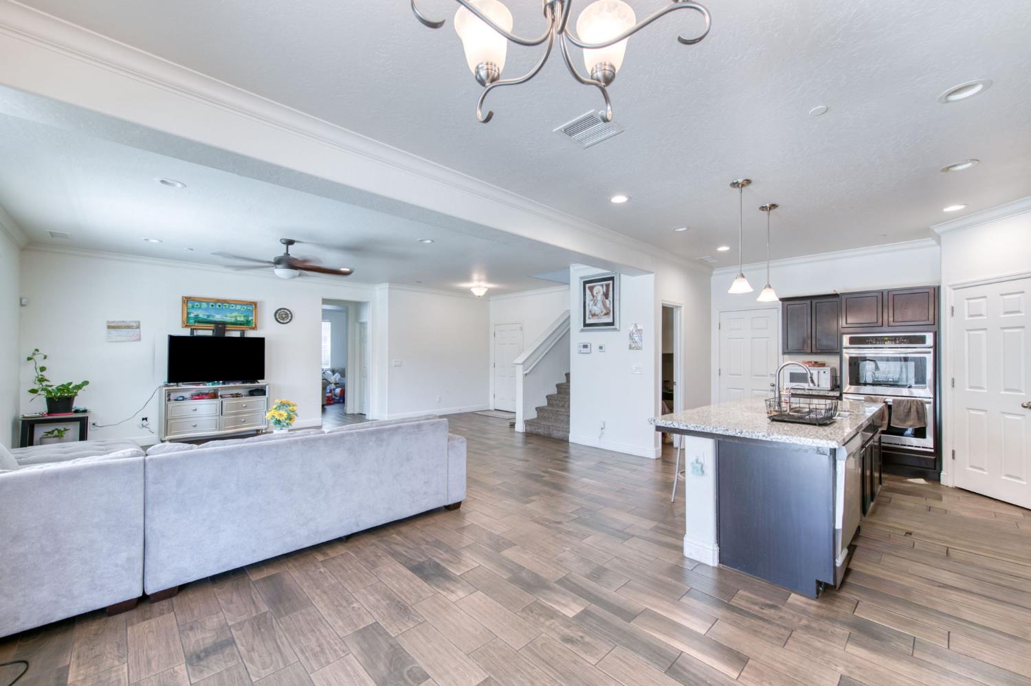 1732 Cleveland Street Selma, CA 93662 - Photo 8 of 35