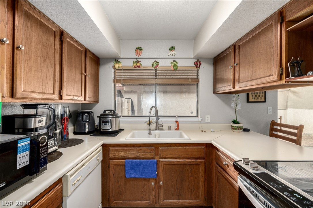 6433 West Pearcrest Road Las Vegas, NV 89108 - Photo 11 of 27