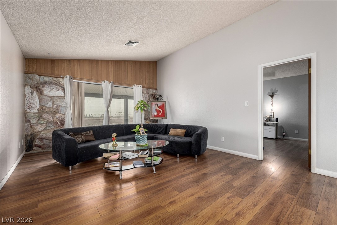 6433 West Pearcrest Road Las Vegas, NV 89108 - Photo 6 of 27