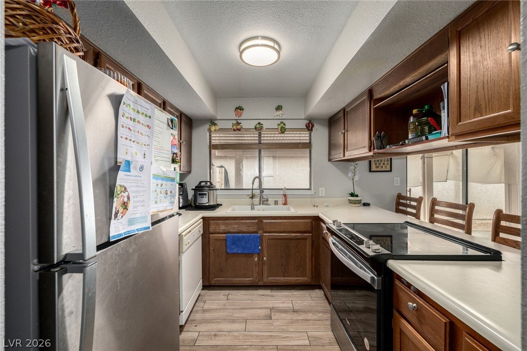 6433 West Pearcrest Road Las Vegas, NV 89108 - Photo 8 of 27