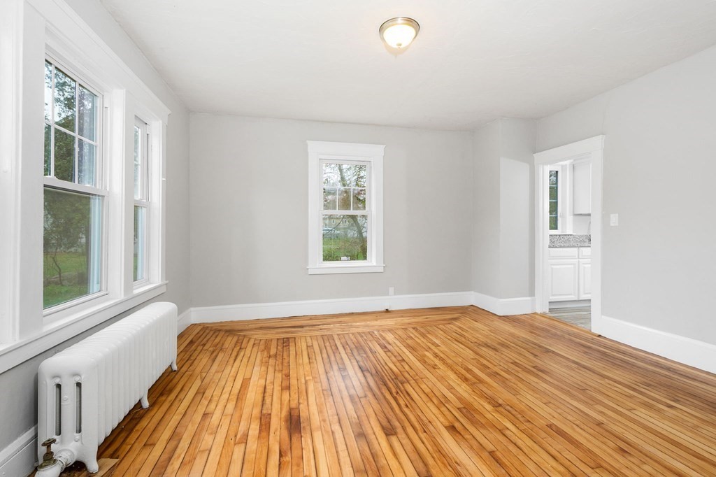 794 School Street Webster, MA 01570 - Photo 9 of 35