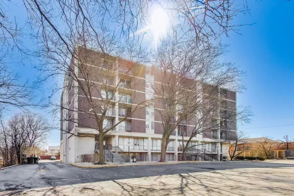 $149,900 | 1043 South York Road, Unit 501, Bensenville, IL 60106