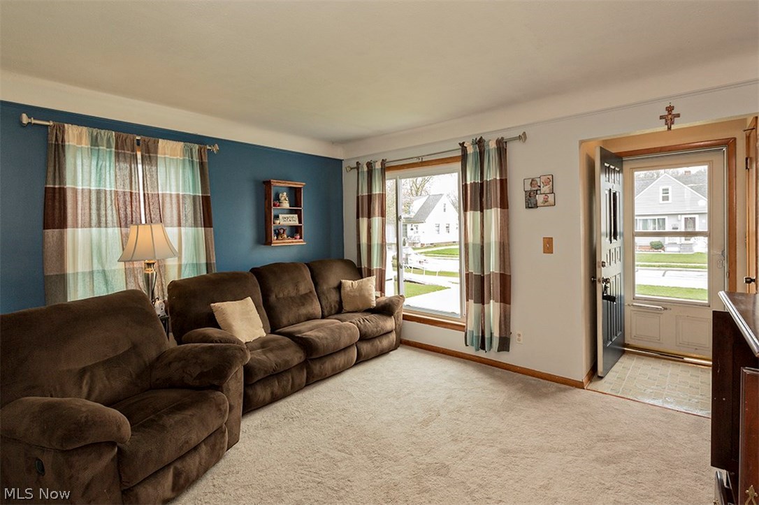 32228 Dickerson Road Willowick, OH 44095 - Photo 5 of 30