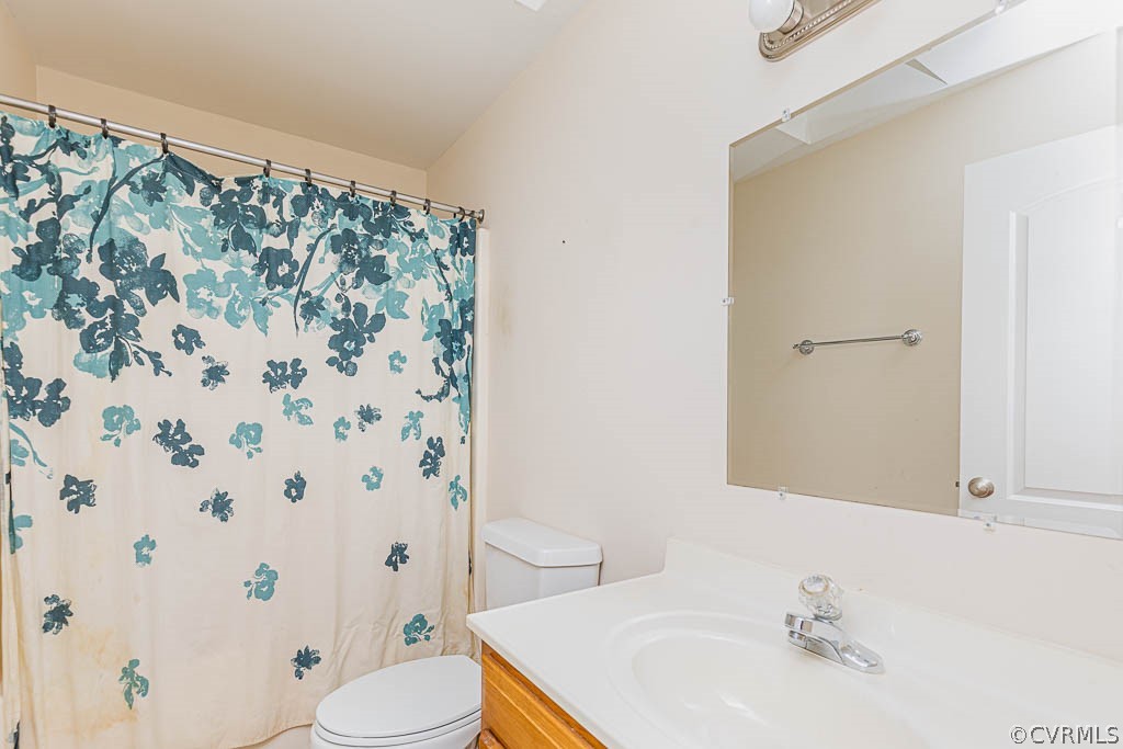 86 Riverside Drive Palmyra, VA 22963 - Photo 8 of 21 a bathroom with a sink toilet and shower