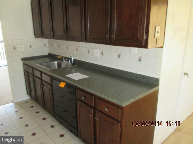 2221 Wheelwright Court Reston, VA 20191 - Photo 5 of 10 Kitchen