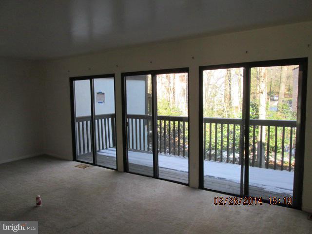 2221 Wheelwright Court Reston, VA 20191 - Photo 8 of 10 Living Room