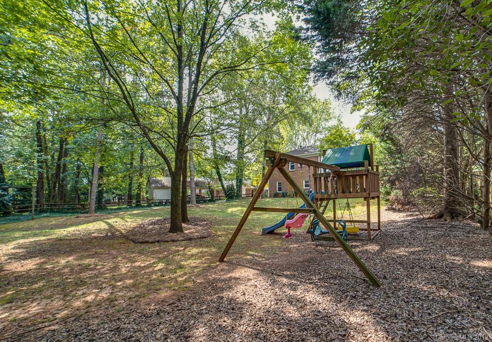 1313 Rock Point Road Charlotte, NC 28270 - Photo 4 of 45 Gallery Image 4