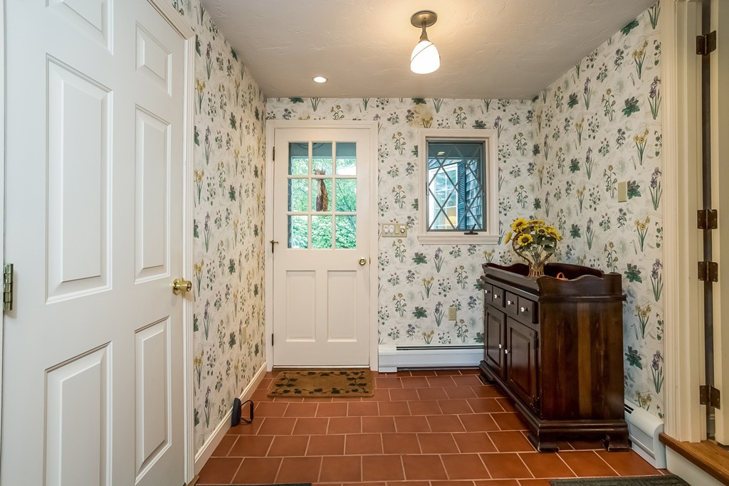 323 Point Road Marion, MA 02738 - Photo 11 of 28