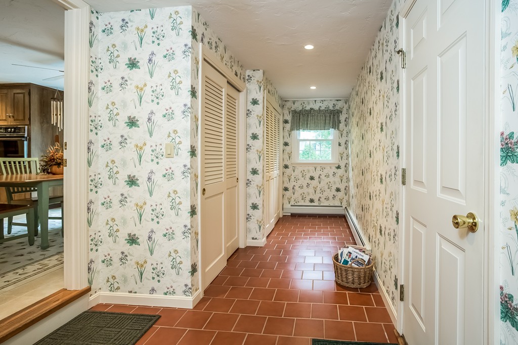 323 Point Road Marion, MA 02738 - Photo 12 of 28
